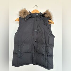 GAP Black 3-in-1 Puffer Vest with Detachable Faux Fur Trim Hood, Women’s Size Sm